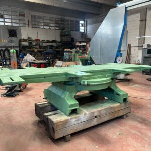 Bridge saw rotating table