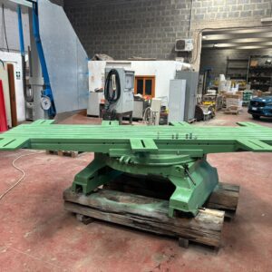 Bridge saw rotating table