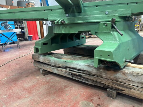 Bridge saw rotating table